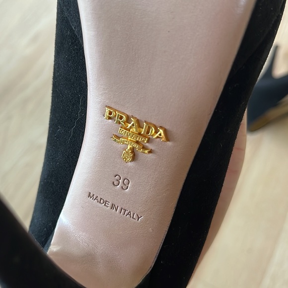 Prada peep toe platform heel in black suede - Picture 4 of 7